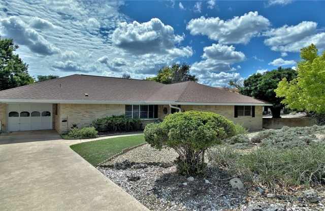 216 Loma Vista Dr Gallery 2