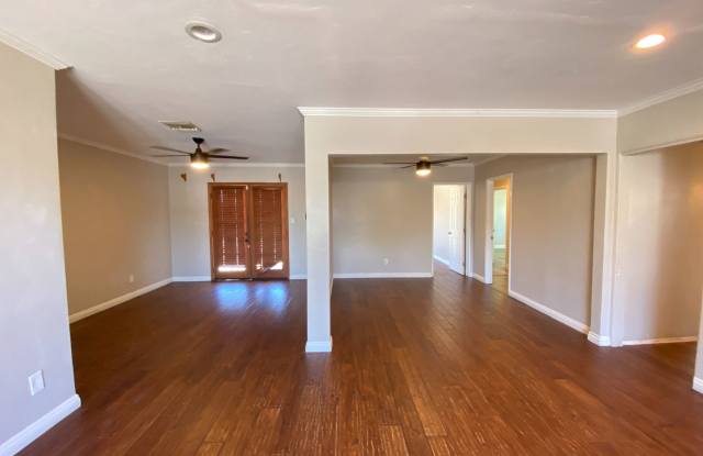 Large 7BD/4BA House on Mary Lane, Two Kitchens! Gallery 4