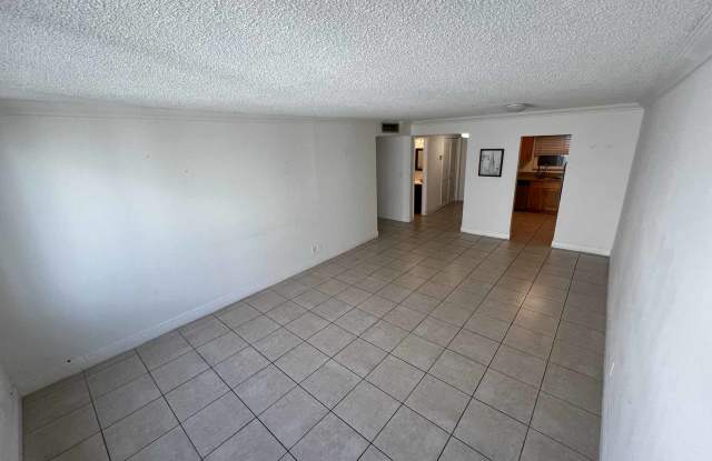 3257 NE 13 Street #402 - 302 Gallery 3