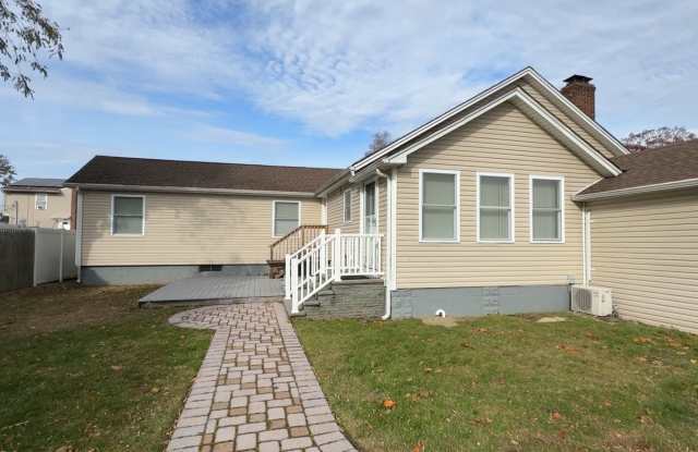 25 North Drive - 25 North Drive, North Amityville, NY 11701