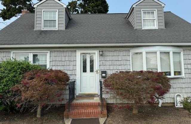 71 S Crescent Drive - 71 South Crescent Drive, East Farmingdale, NY 11735