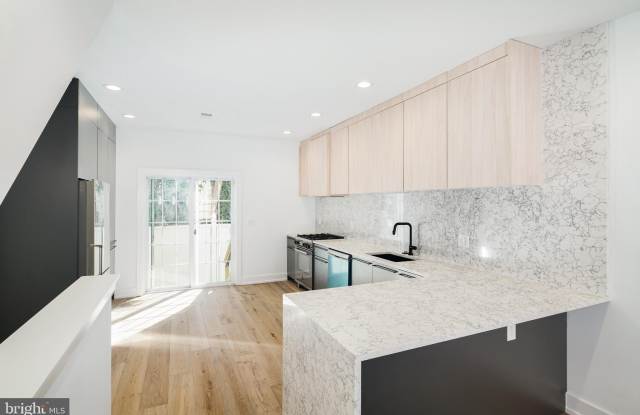 1532 CATHARINE Street photos photos