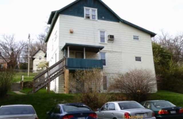 464 Stewart Street - 3 photos photos