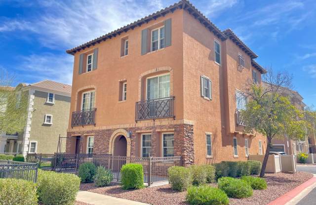 Prime Gilbert 3 Bedroom/2.5 bath 1st floor bonus room, 3 community pool's photos photos