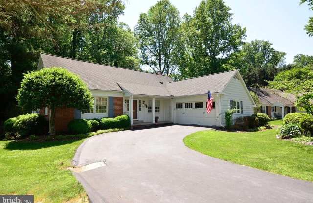 8303 GUINEVERE DR - 8303 Guinevere Drive, Woodburn, VA 22003