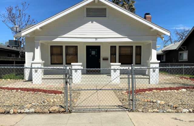 Must see this Antique Beauty! 3-bed/1 bath home! Available now! photos photos
