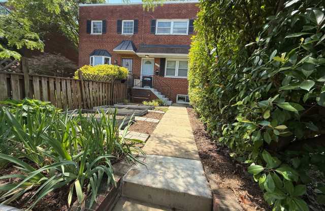 Charming and private 3BR, 2FB home located in the heart of Alexandria photos photos