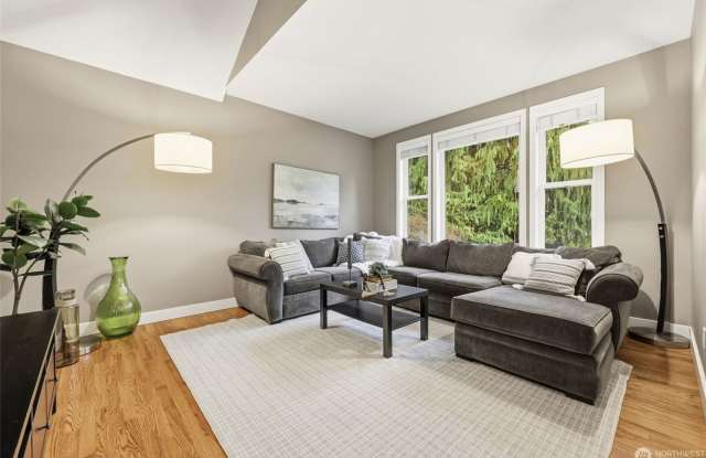 3bd/2.25ba Duvall Home Gallery 3