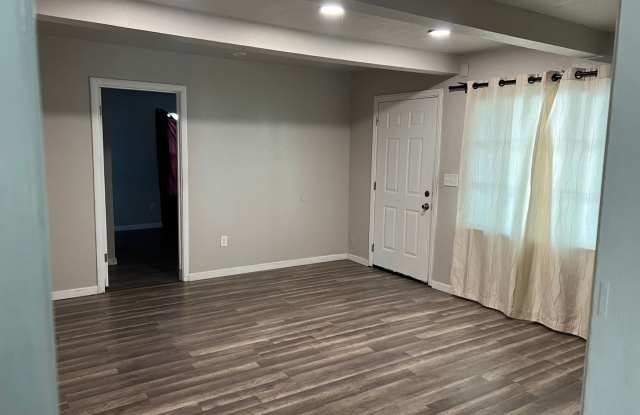 Charming 2BR Condo in Sacramento Gallery 1