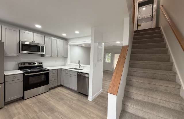 Biscayne/Sarasota 2 Bedroom Townhome newly renovated for you! Gallery 4