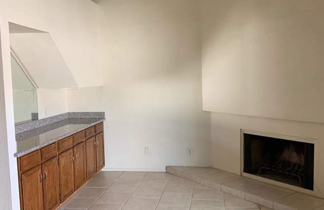 1604 S RIVER Drive Gallery 4