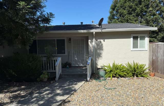 CHARMING SINGLE STORY AT END OF CUL DE SAC IN CONCORD! photos photos