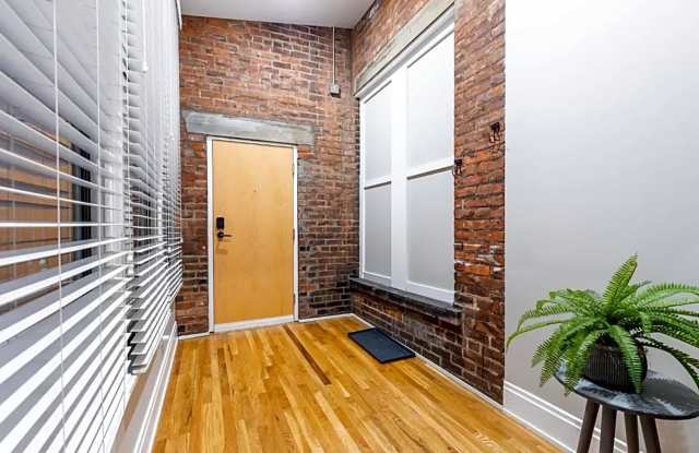 OTR- 1 bed 1 bath condo Gallery 3