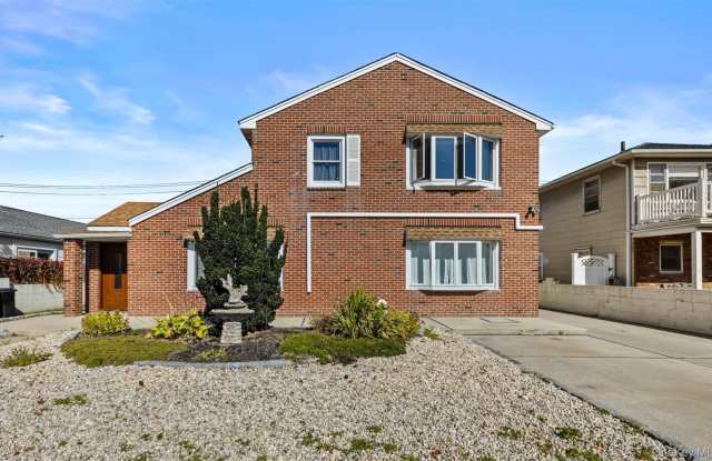 539 W Park Avenue unit: 2 photos photos