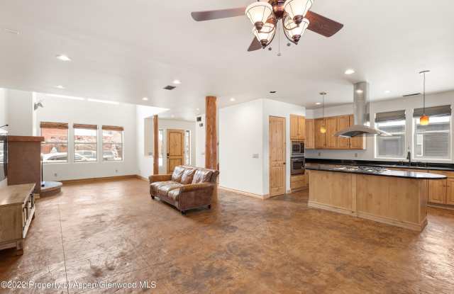 211 Juniper Court Gallery 4