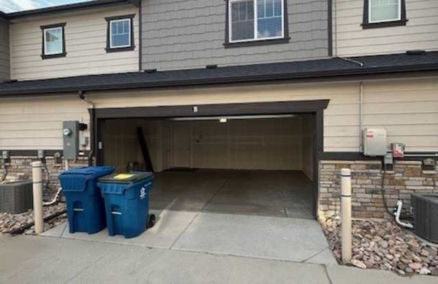 Newer! 2 Bed / 2.5 Bath Townhome Commerce City CO photos photos