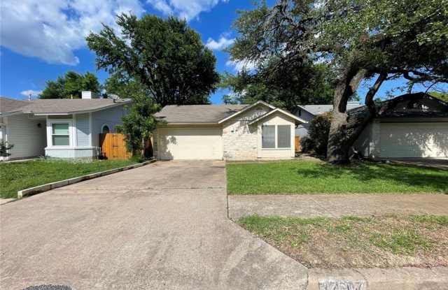 Charming, Fully Remodeled 3/2 Gem Steps from Rattan Creek & Apple Campus! photos photos