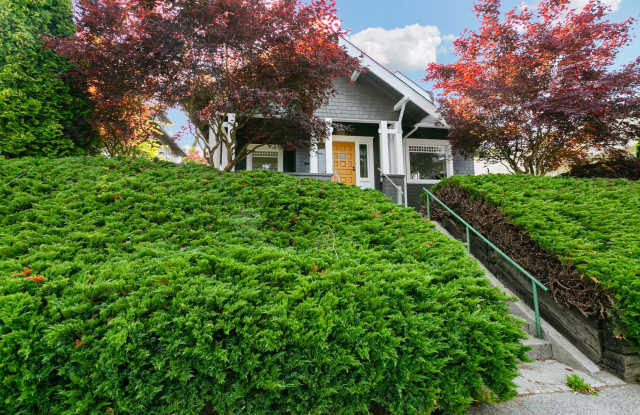 2216 North Proctor Street photos photos