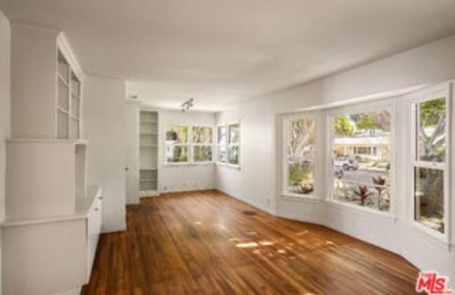 2111 Oak Street Gallery 3