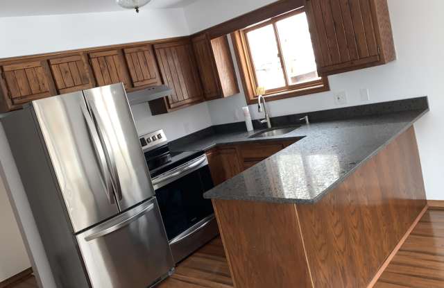 160 Clifton Drive - 160 Clifton Drive, Saw Creek, PA 18324