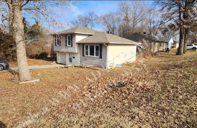 Beautiful House in South KC-Available NOW!! Gallery 4