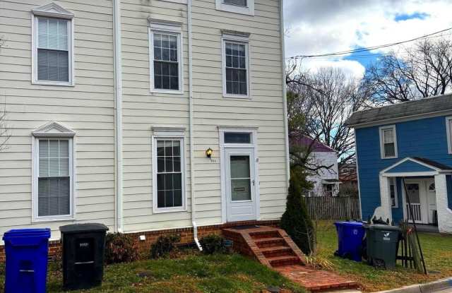 2011 N OAKLAND Street photos photos