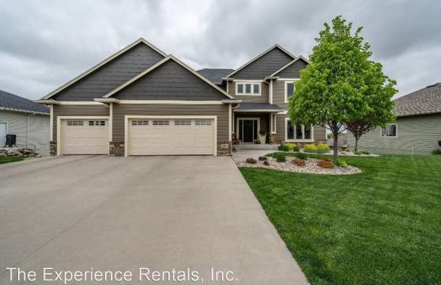 901 S 5th Avenue - 901 5th Avenue, Brandon, SD 57005