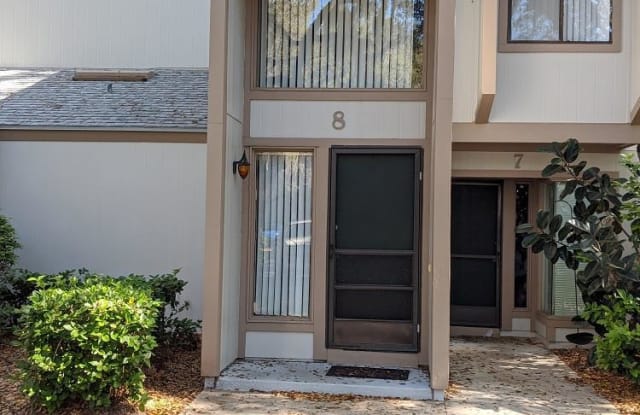 8 Mid Oaks Cir - 8 Mid Oaks Circle, Palm Coast, FL 32137