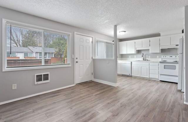 9135 Southeast Clackamas Road - 9135 Southeast Clackamas Road, Clackamas County, OR 97015