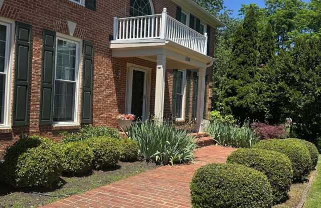 8300 APPLE Court Gallery 2