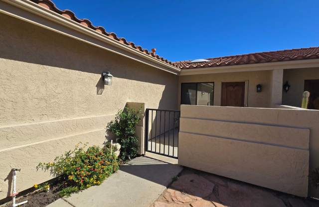 Light & Bright, 2BD/2.5BA in Private Gated Community w/ Country Views, 2 Car Garage, Fireplace, A/C Gallery 3
