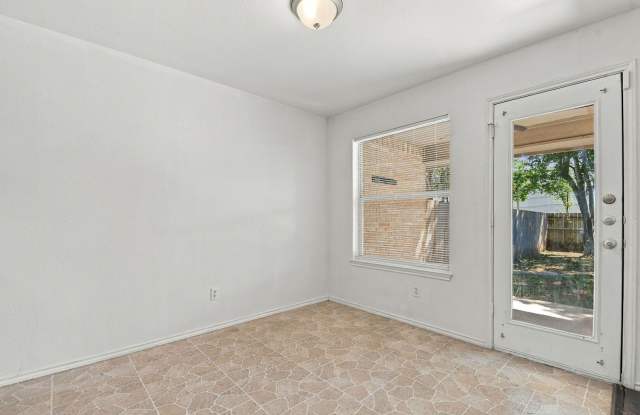 1320 SUMMERWOOD DR Gallery 4