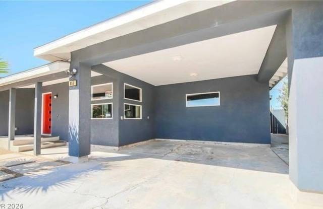 811 E Oakey Boulevard photos photos