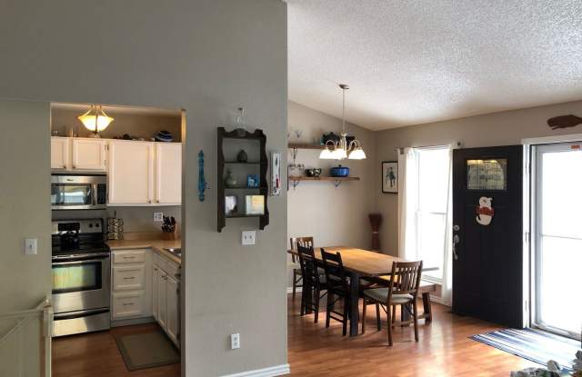 725 Silverberry Court Gallery 2