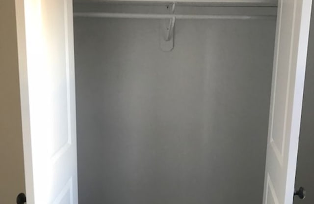 Charming 3 Bedroom-No Broker Fee Gallery 3