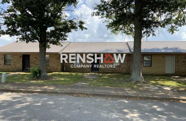 110-130 McCullough Ave - 110 McCullough Avenue, Newbern, TN 38059