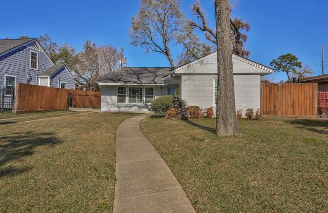 6449 Country Club Dr Gallery 2