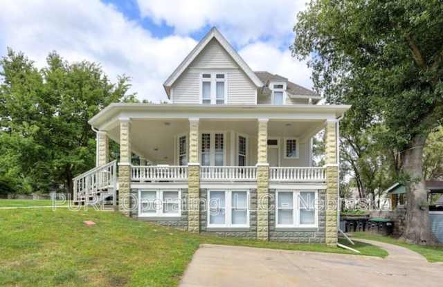 2518 Woolworth Avenue photos photos