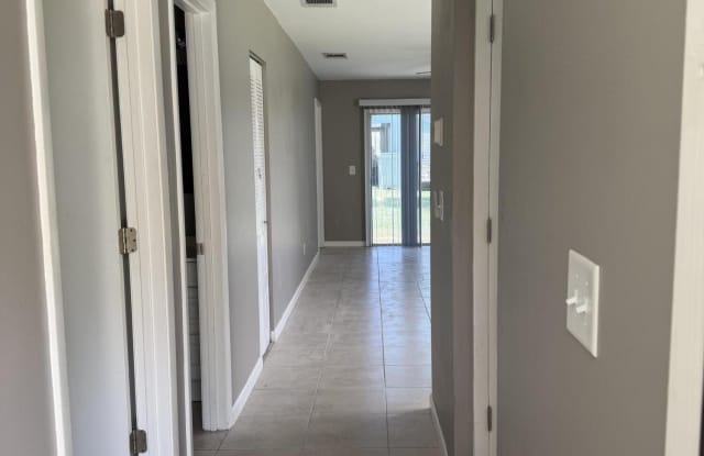 1456 SE Rivergreen Circle Gallery 2