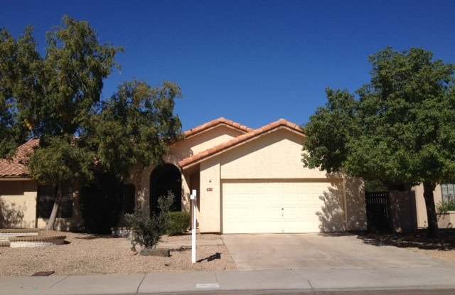 AVAILABLE NOW!!! BRAND NEW FLOORING! - 1518 West Antiqua Drive, Gilbert, AZ 85233