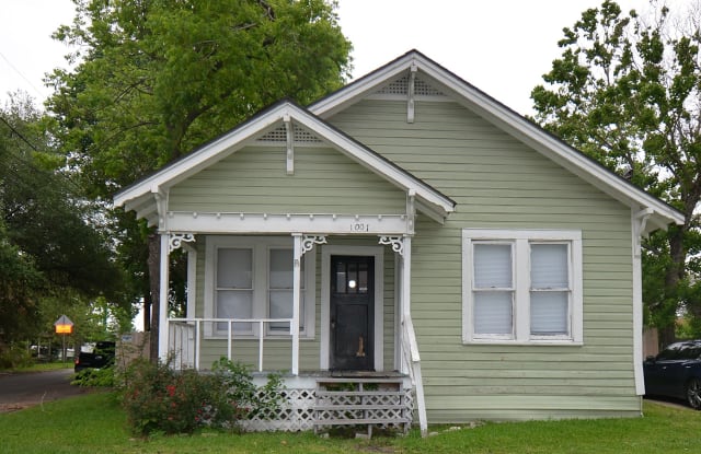 1001 North Park St. photos photos