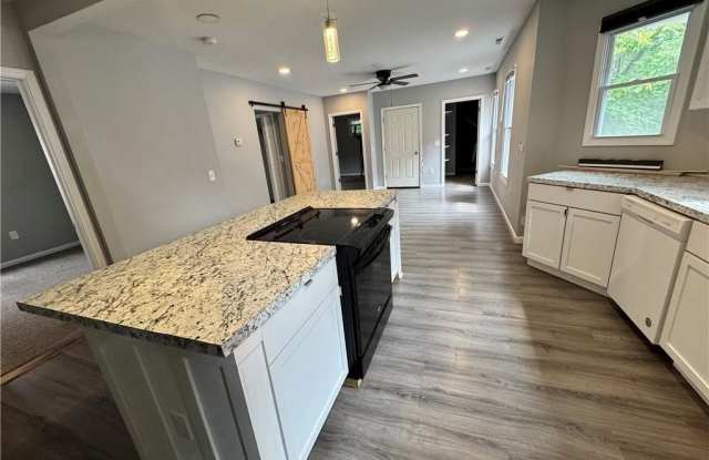 3812 Archwood Avenue Gallery 4