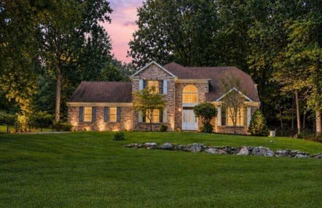 30 Carriage House Rd Gallery 2