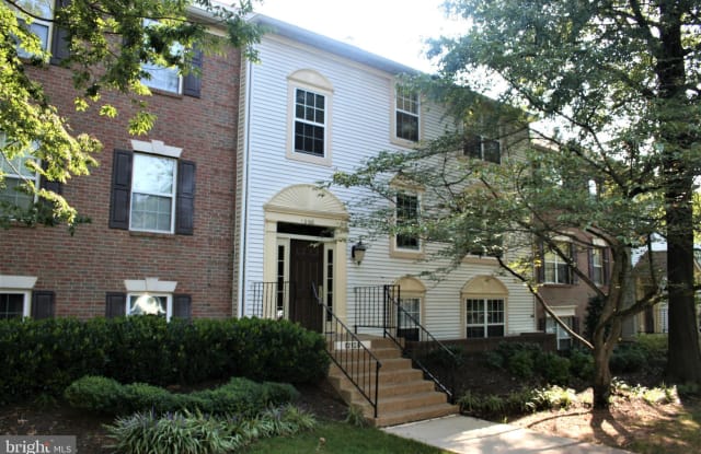 12106 GREEN LEAF COURT - 12106 Green Leaf Court, Fair Oaks, VA 22033
