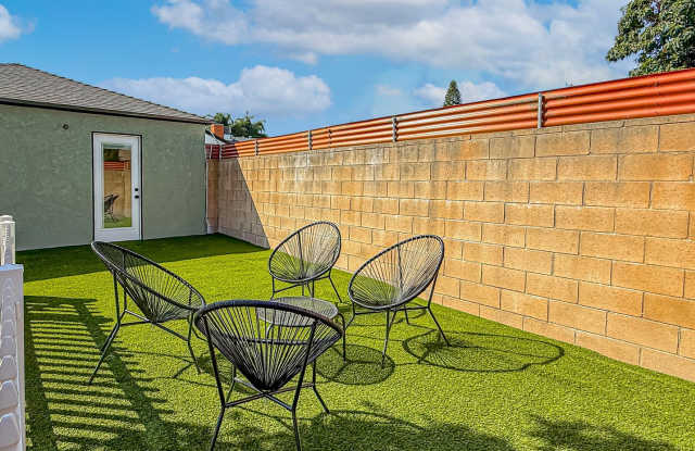 Pet friendly 1+1 w/dishwasher + in-unit laundry available! photos photos