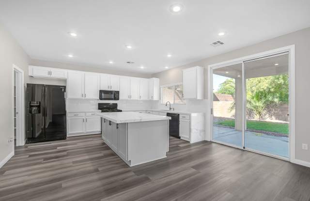 IMMACULATE 4 BED - 3 BATH - 2 GAR HOME IN PRIVATE CUL-DE-SAC IN SOUTHERN HIGHLANDS! photos photos