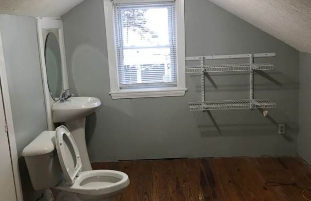 725 Lakeview Drive Gallery 4