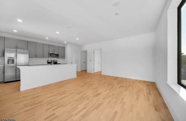 1037 Amboy Ave - 1037 Amboy Avenue, Edison, NJ 08837