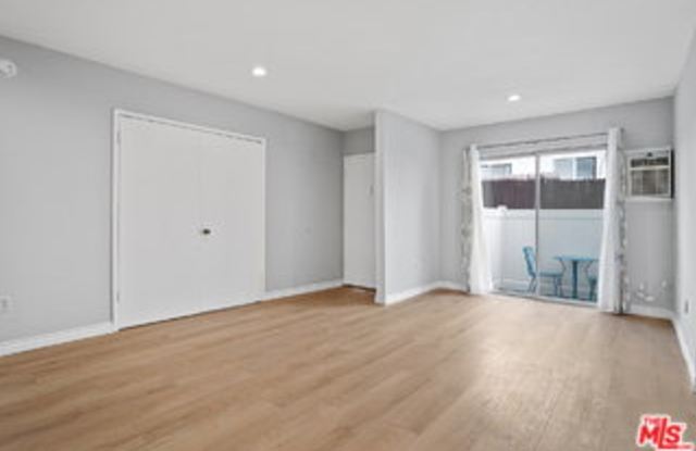 11743 Mayfield Avenue Gallery 3