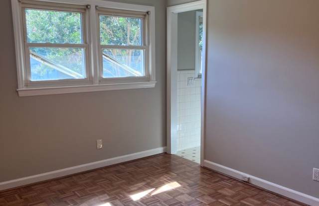 Cozy 3-Bedroom 1.5 bath ranch home Gallery 4
